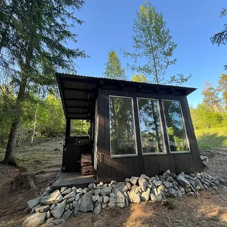 Idyllisk Ved Vannet *