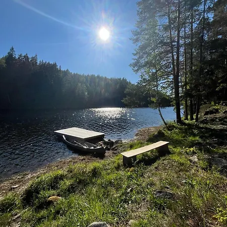 Idyllisk Ved Vannet Skien