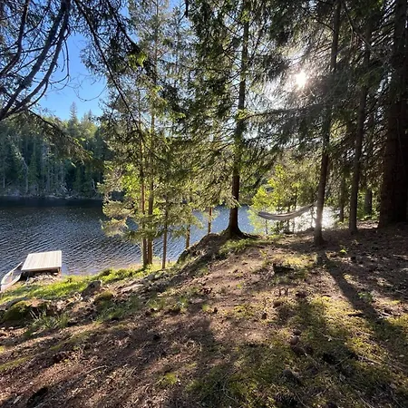 Idyllisk Ved Vannet Skien